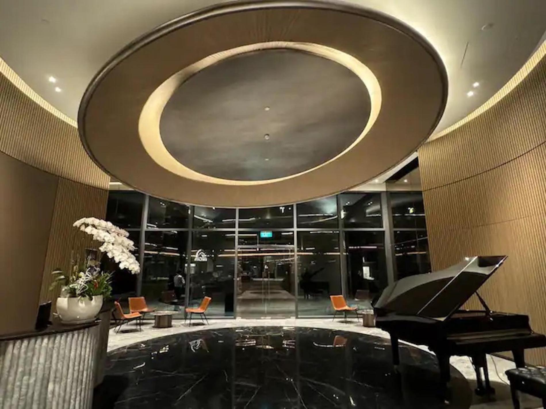 The Opera Apartment Cental Saigon Free Pool-Gym-Sauna Room- Golf Mini Thành Pho Ho Chí Minh Esterno foto