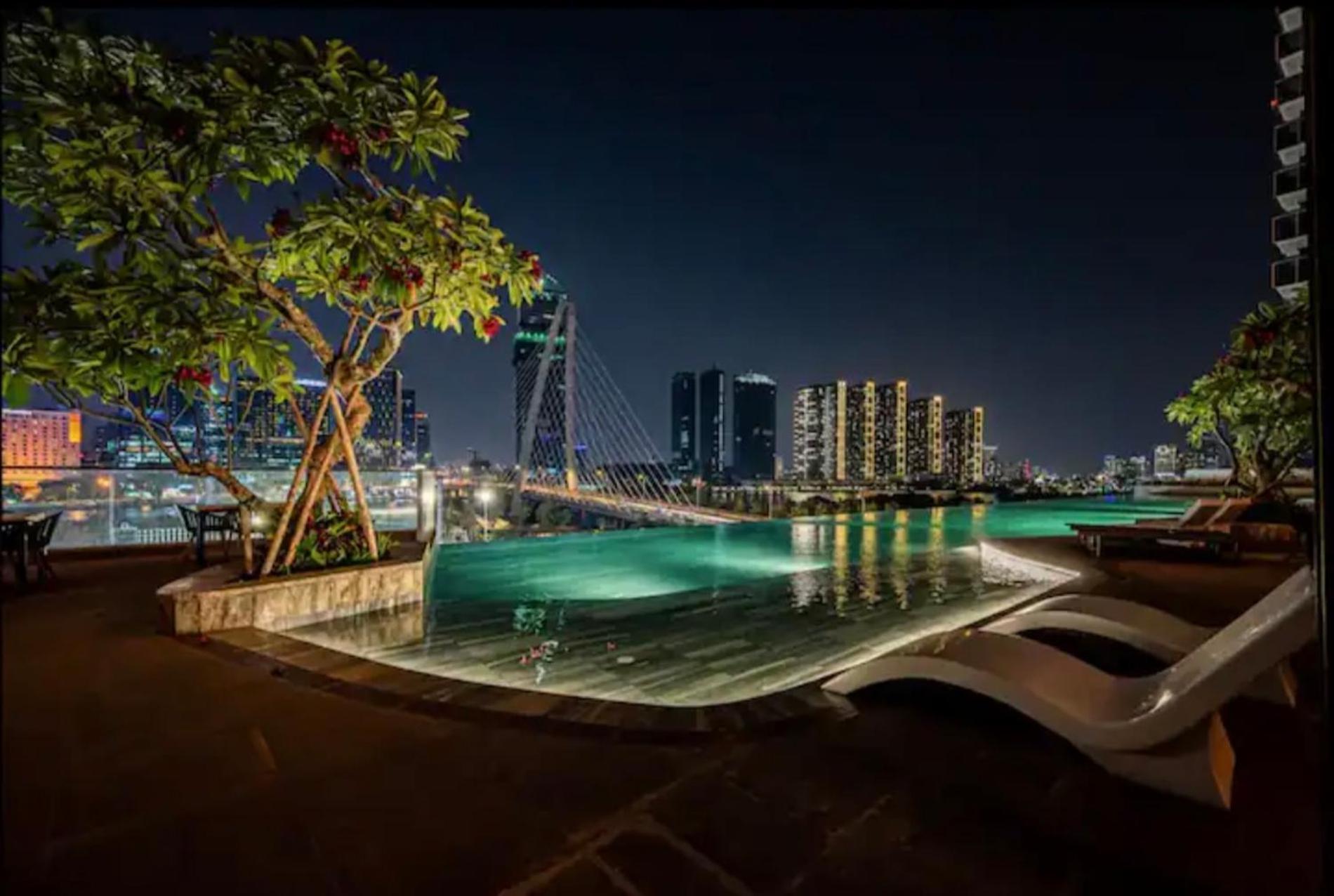 The Opera Apartment Cental Saigon Free Pool-Gym-Sauna Room- Golf Mini Thành Pho Ho Chí Minh Esterno foto