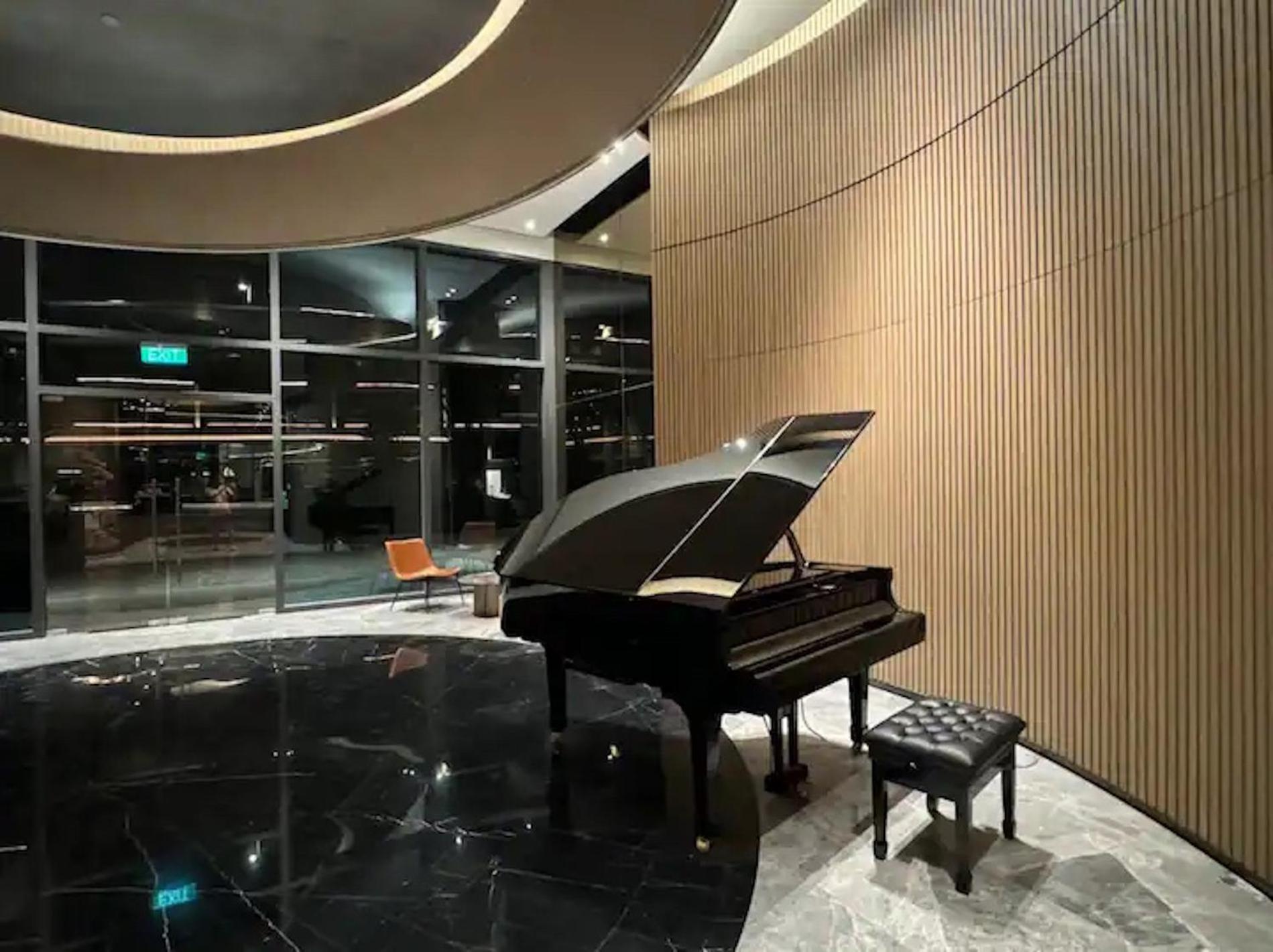The Opera Apartment Cental Saigon Free Pool-Gym-Sauna Room- Golf Mini Thành Pho Ho Chí Minh Esterno foto
