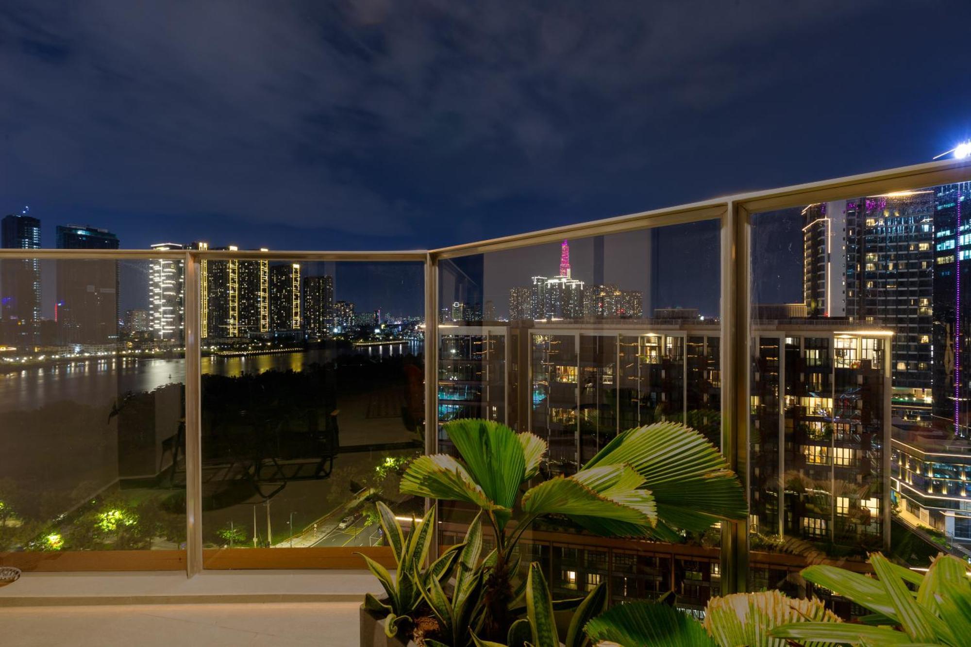 The Opera Apartment Cental Saigon Free Pool-Gym-Sauna Room- Golf Mini Thành Pho Ho Chí Minh Esterno foto